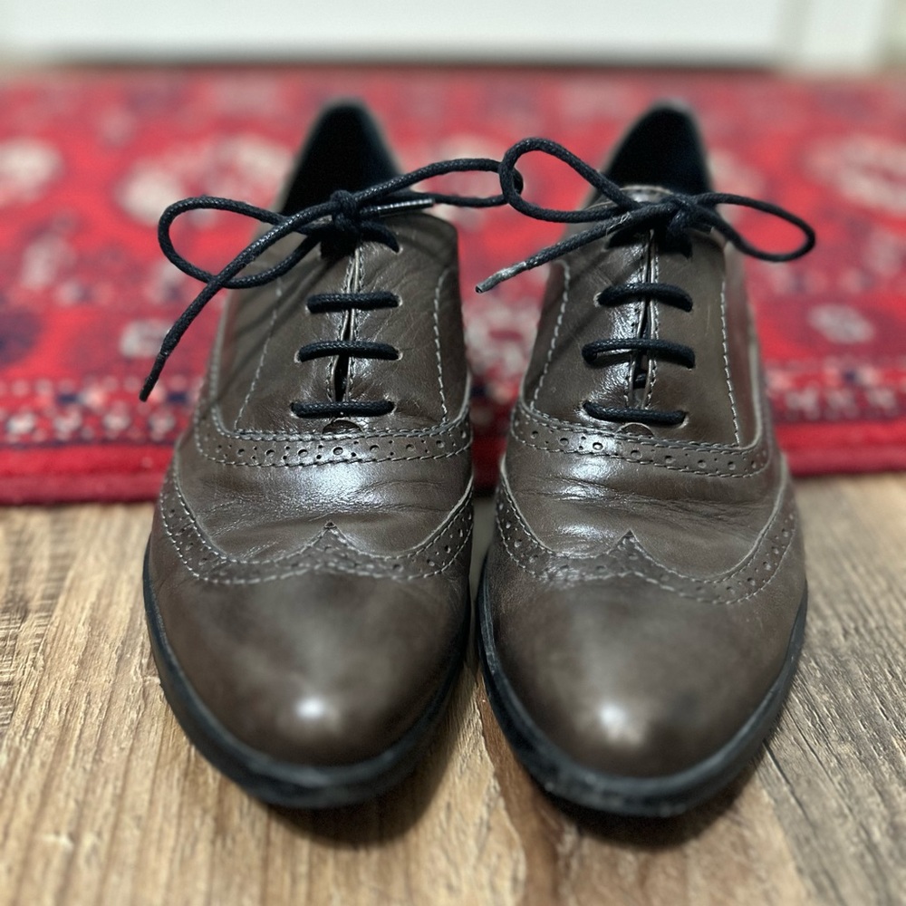 Minnelli women’s leather oxfords size 40